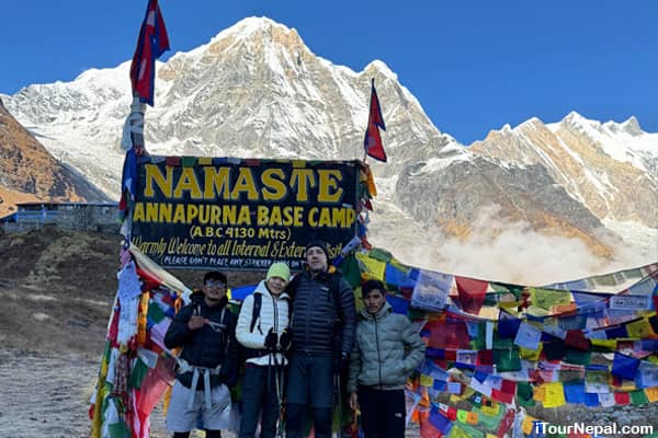 Trekkers approaching ABC - Annapurna South