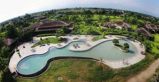 luxury safari lodge in Chitwan.