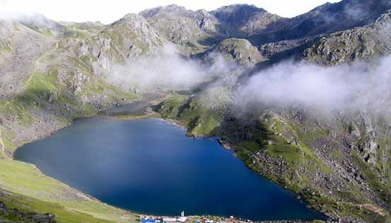 Short trek to Gosainkunda lake in Langtang national park.